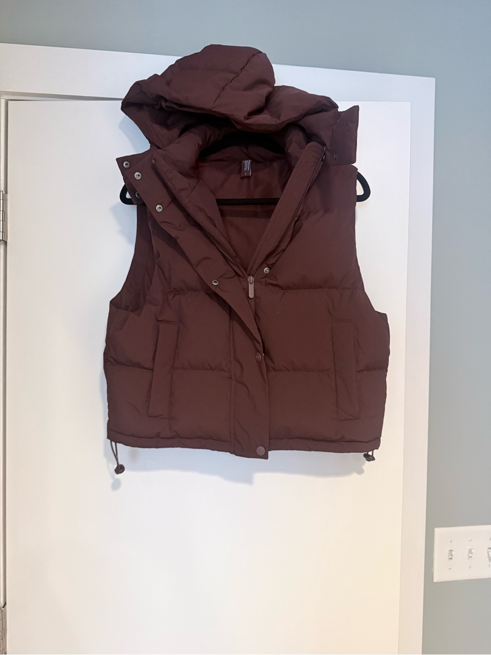 nuuds Women's Hooded Puffer Vest in Maroon/Burgundy